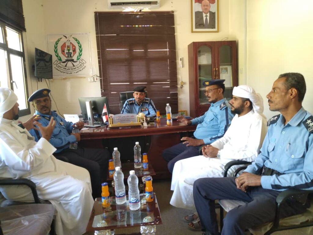 إدارة شرطة السير بوادي وصحراء حضرموت تكرم الضابط المثالي بالإدارة وعدد من أئمة وخطباء المساجد وآخرين من ناشطي مواقع التواصل الإجتماعي إدارة شرطة السير بوادي وصحراء حضرموت تكرم الضابط المثالي بالإدارة وعدد من أئمة وخطباء المساجد وآخرين من ناشطي مواقع التواصل الإجتماعي