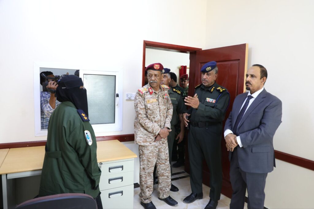 بالصور .. المحافظ بن ماضي يفتتح المبنى الجديد لإدارة مصلحة الهجرة والجوازات والجنسية بساحل حضرموت بالصور .. المحافظ بن ماضي يفتتح المبنى الجديد لإدارة مصلحة الهجرة والجوازات والجنسية بساحل حضرموت