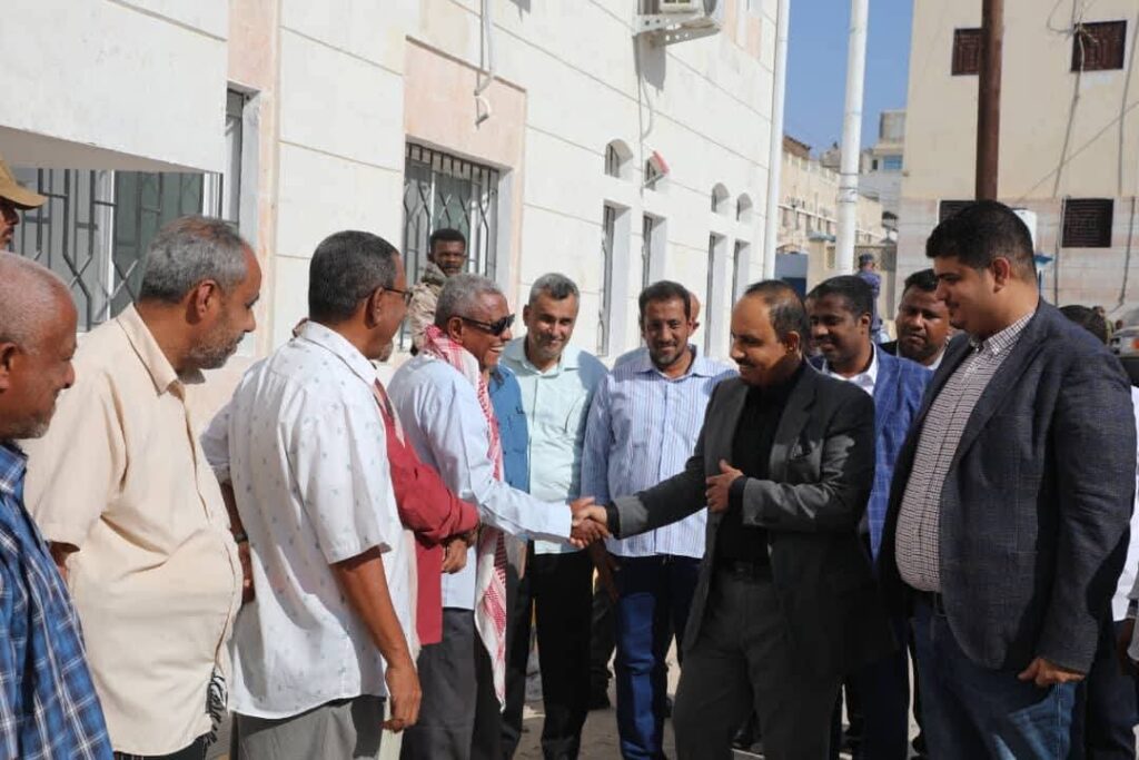 بالصور .. المحافظ بن ماضي يفتتح مبنى المجمع الحكومي بمديرية مدينة المكلا بالصور .. المحافظ بن ماضي يفتتح مبنى المجمع الحكومي بمديرية مدينة المكلا