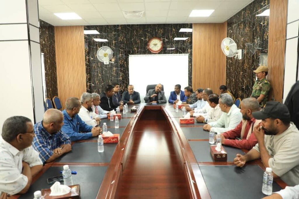 بالصور .. المحافظ بن ماضي يفتتح مبنى المجمع الحكومي بمديرية مدينة المكلا بالصور .. المحافظ بن ماضي يفتتح مبنى المجمع الحكومي بمديرية مدينة المكلا