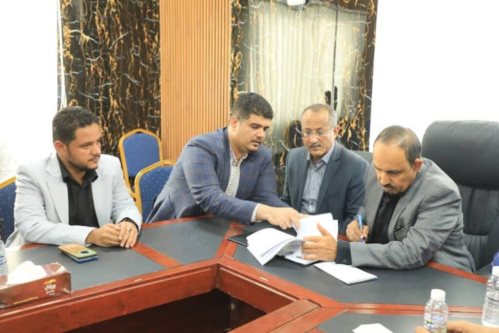 بالصور .. المحافظ بن ماضي يفتتح مبنى المجمع الحكومي بمديرية مدينة المكلا بالصور .. المحافظ بن ماضي يفتتح مبنى المجمع الحكومي بمديرية مدينة المكلا