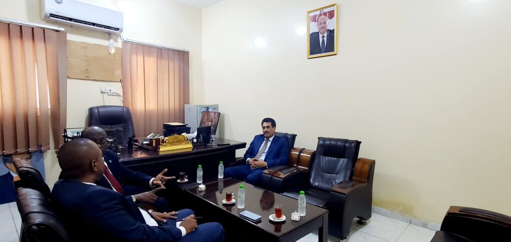 السفير بلفقيه : يلتقي القأئم بأعمال السفارة الصومالية لدى اليمن لبحث سبل تعزيز وتطوير العلاقات الثنائية بين البلدين السفير بلفقيه : يلتقي القأئم بأعمال السفارة الصومالية لدى اليمن لبحث سبل تعزيز وتطوير العلاقات الثنائية بين البلدين