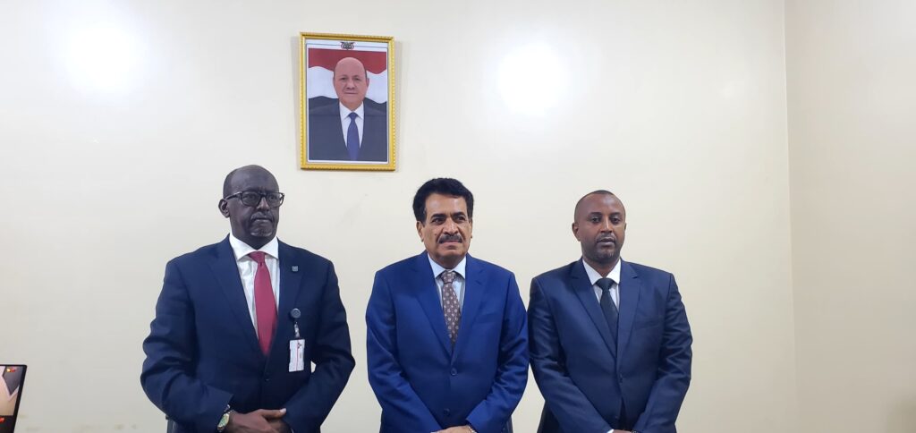 السفير بلفقيه : يلتقي القأئم بأعمال السفارة الصومالية لدى اليمن لبحث سبل تعزيز وتطوير العلاقات الثنائية بين البلدين السفير بلفقيه : يلتقي القأئم بأعمال السفارة الصومالية لدى اليمن لبحث سبل تعزيز وتطوير العلاقات الثنائية بين البلدين