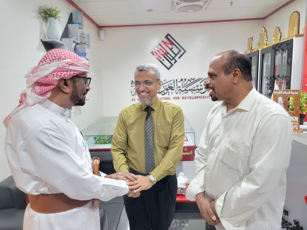 في لقاؤه بمؤسسة العون للتنمية مدير عام شبام يُفعِل دبلوماسية تنفيذ مشاريع مهنية بالمديرية في لقاؤه بمؤسسة العون للتنمية مدير عام شبام يُفعِل دبلوماسية تنفيذ مشاريع مهنية بالمديرية