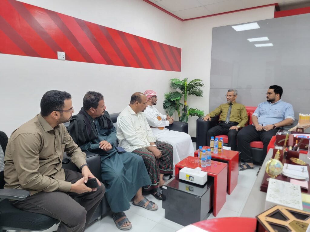 في لقاؤه بمؤسسة العون للتنمية مدير عام شبام يُفعِل دبلوماسية تنفيذ مشاريع مهنية بالمديرية في لقاؤه بمؤسسة العون للتنمية مدير عام شبام يُفعِل دبلوماسية تنفيذ مشاريع مهنية بالمديرية