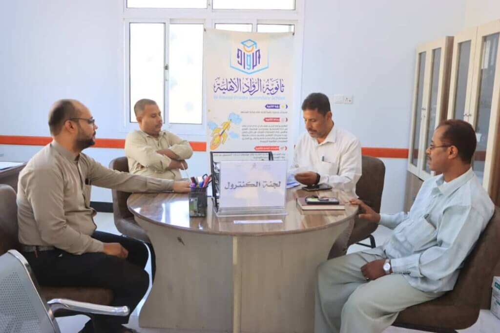 مدير مكتب التربية والتعليم بمديرية سيئون يتفقد سيز عملية الامتحانات النصفية بعدد من مدارس المديرية مدير مكتب التربية والتعليم بمديرية سيئون يتفقد سيز عملية الامتحانات النصفية بعدد من مدارس المديرية