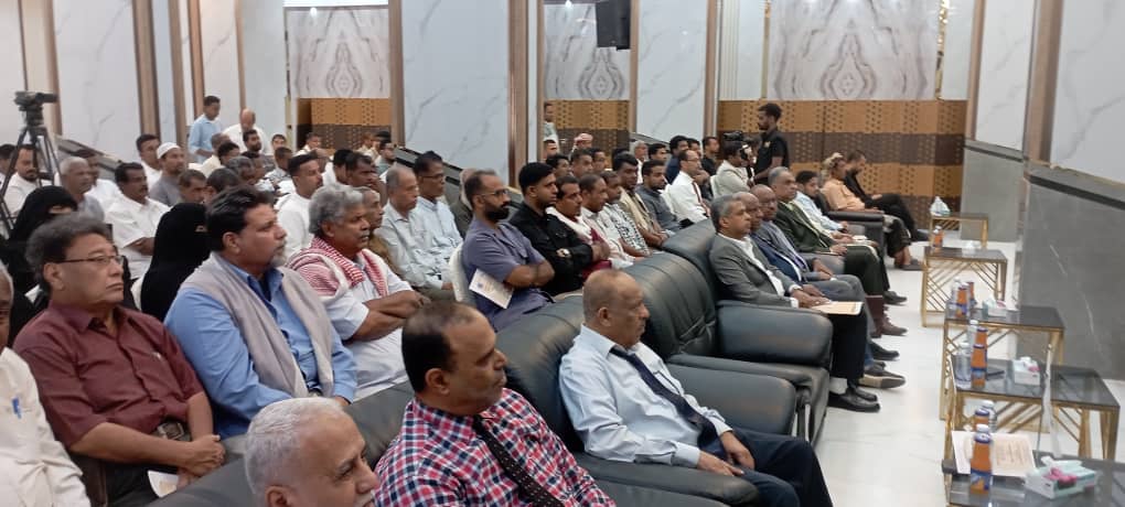 بدء حلقة نقاشية بالمكلا حول «الحكم الذاتي في حضرموت» بدء حلقة نقاشية بالمكلا حول «الحكم الذاتي في حضرموت»