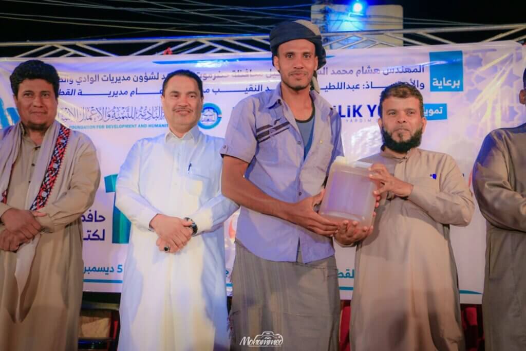 بحضور الوكيل السعيدي وجمهور غفير .. فقرات ومسابقات رائعة وجوائز قيّمة منها تأشيرة عمرة.اللجنه الشبابية بمنطقة العقاد تقيم الملتقى الدعوي الأول لتكريم 15 حافظ وحافظة لكتاب الله وعدد 2 مجاز "شاهد الصور". بحضور الوكيل السعيدي وجمهور غفير .. فقرات ومسابقات رائعة وجوائز قيّمة منها تأشيرة عمرة.اللجنه الشبابية بمنطقة العقاد تقيم الملتقى الدعوي الأول لتكريم 15 حافظ وحافظة لكتاب الله وعدد 2 مجاز "شاهد الصور".