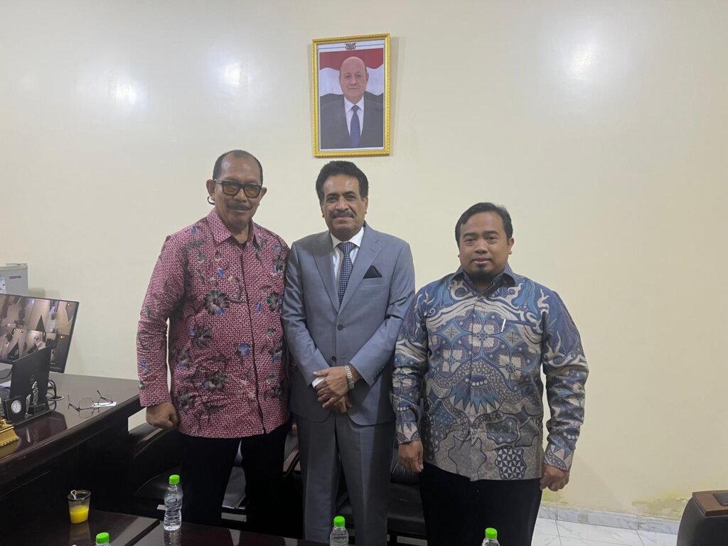 السفير بلفقيه : يلتقي بالمكلا سفير جمهورية اندونيسيا غير المقيم لدى اليمن السفير بلفقيه : يلتقي بالمكلا سفير جمهورية اندونيسيا غير المقيم لدى اليمن