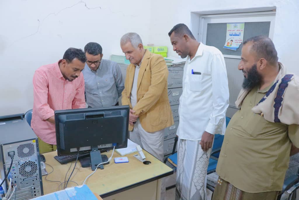 مدير عام سيئون يتفقد أوضاع فرع المؤسسة العامة للكهرباء بالمديرية ومشروع تطوير الخدمات الإلكترونية. مدير عام سيئون يتفقد أوضاع فرع المؤسسة العامة للكهرباء بالمديرية ومشروع تطوير الخدمات الإلكترونية.