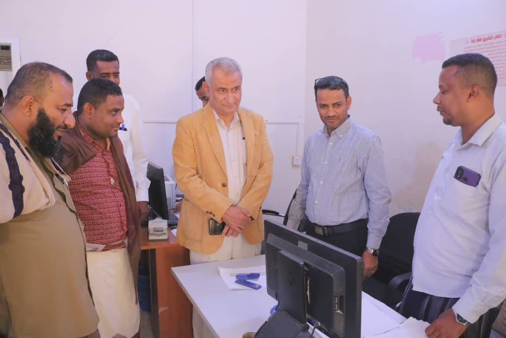 مدير عام سيئون يتفقد أوضاع فرع المؤسسة العامة للكهرباء بالمديرية ومشروع تطوير الخدمات الإلكترونية. مدير عام سيئون يتفقد أوضاع فرع المؤسسة العامة للكهرباء بالمديرية ومشروع تطوير الخدمات الإلكترونية.