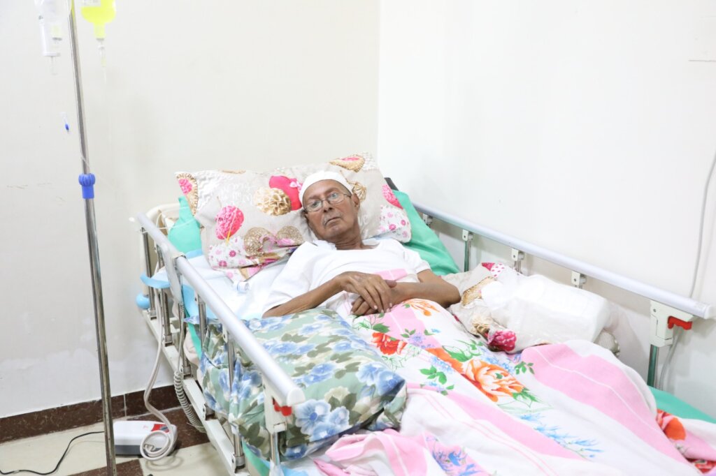 محافظ حضرموت يطمئن على صحة الشخصية الإدارية والثقافية الأستاذ محمد عوض محروس محافظ حضرموت يطمئن على صحة الشخصية الإدارية والثقافية الأستاذ محمد عوض محروس