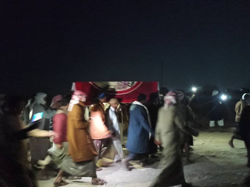 بحضور رسمي وشعبي … تشييع جثمان الفقيد علي بن صالح بن عجيان بن شحبل بمديرية رخية بحضور رسمي وشعبي … تشييع جثمان الفقيد علي بن صالح بن عجيان بن شحبل بمديرية رخية