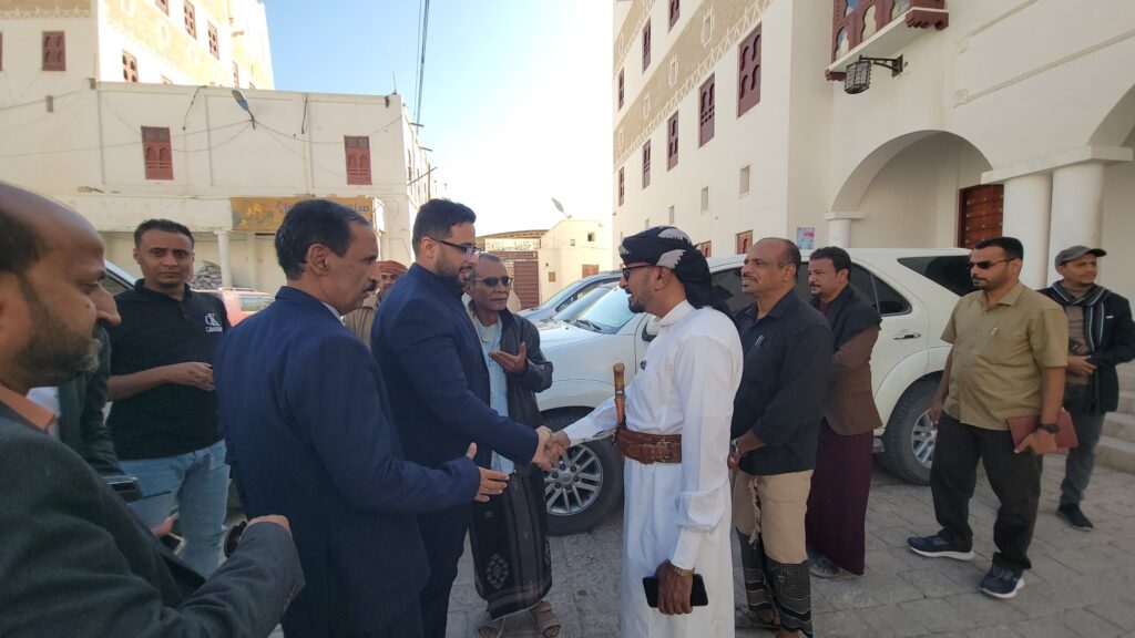 رحب بالجهود المشتركة للنهوض بمهام التنمية وتحسين الخدمات ..مدير عام شبام يلتقي فريق التواصل والتوعية السياسية بالمجلس الإنتقالي الجنوبي رحب بالجهود المشتركة للنهوض بمهام التنمية وتحسين الخدمات ..مدير عام شبام يلتقي فريق التواصل والتوعية السياسية بالمجلس الإنتقالي الجنوبي