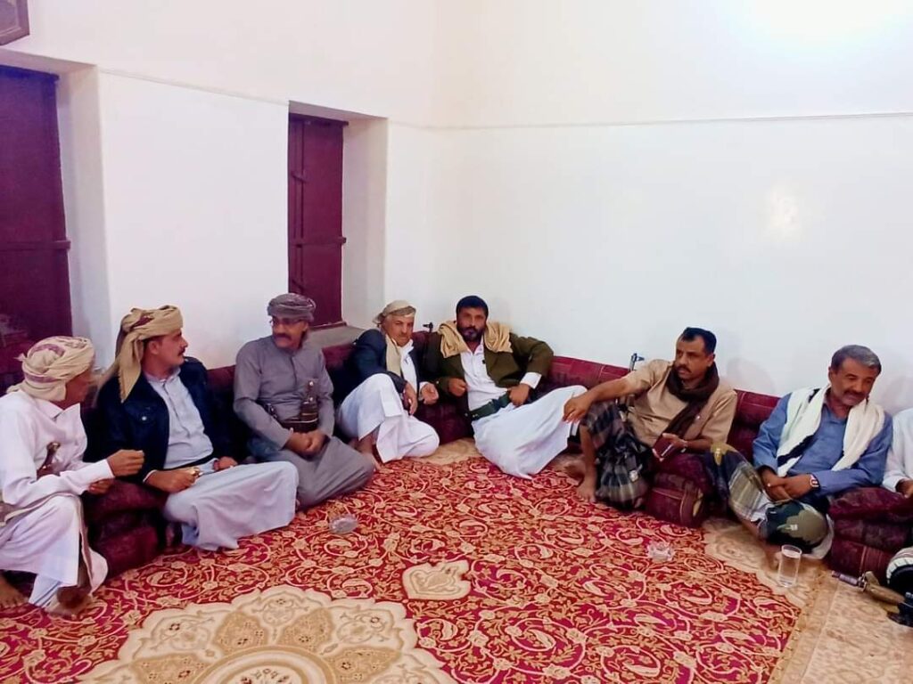 وفد عسكري وأمني ومدني بقيادة اللواء طيمس يقدم واجب العزاء للشيخ سالم بن شحبل في وفاة والده وفد عسكري وأمني ومدني بقيادة اللواء طيمس يقدم واجب العزاء للشيخ سالم بن شحبل في وفاة والده