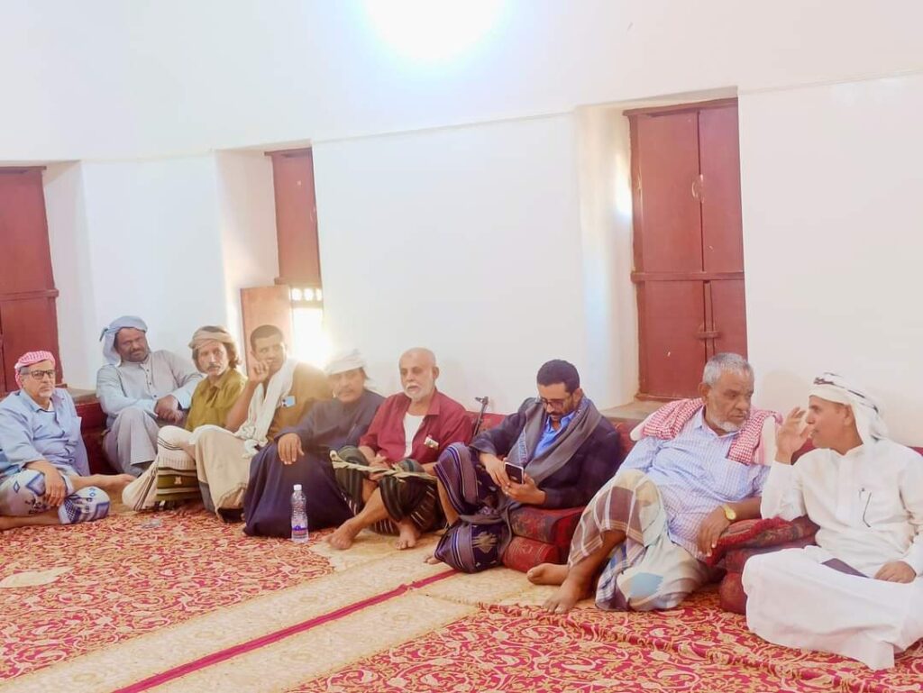 وفد عسكري وأمني ومدني بقيادة اللواء طيمس يقدم واجب العزاء للشيخ سالم بن شحبل في وفاة والده وفد عسكري وأمني ومدني بقيادة اللواء طيمس يقدم واجب العزاء للشيخ سالم بن شحبل في وفاة والده