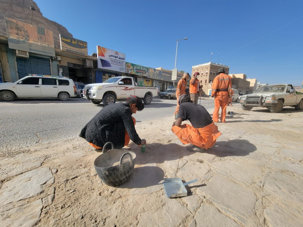 بتوجيهات مدير عام شبام تنفيذ حملة نظافة واسعة في المديرية بتوجيهات مدير عام شبام تنفيذ حملة نظافة واسعة في المديرية