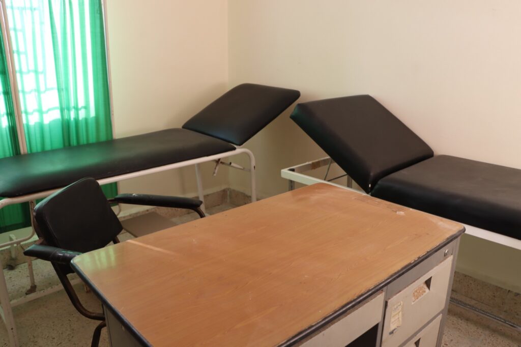 الهلال الأحمر الاماراتي يواصل مشاريعه الإنسانية ببناء مركز الولادة بحظاتهم وصيانة مركز المصينعة الطبي"صور" الهلال الأحمر الاماراتي يواصل مشاريعه الإنسانية ببناء مركز الولادة بحظاتهم وصيانة مركز المصينعة الطبي"صور"