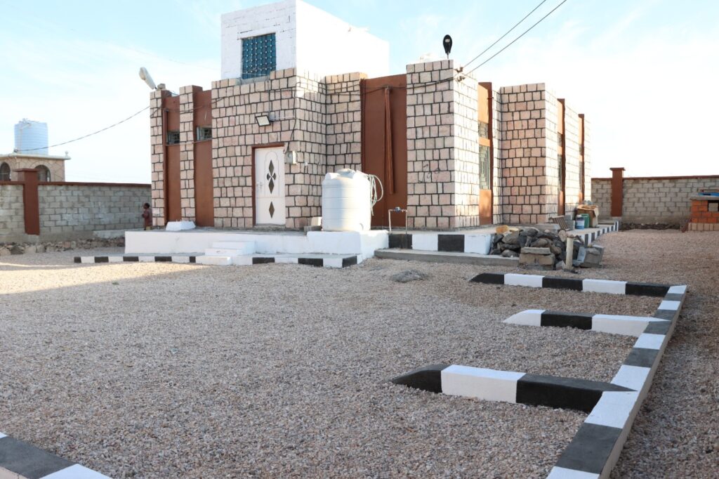 الهلال الأحمر الاماراتي يواصل مشاريعه الإنسانية ببناء مركز الولادة بحظاتهم وصيانة مركز المصينعة الطبي"صور" الهلال الأحمر الاماراتي يواصل مشاريعه الإنسانية ببناء مركز الولادة بحظاتهم وصيانة مركز المصينعة الطبي"صور"