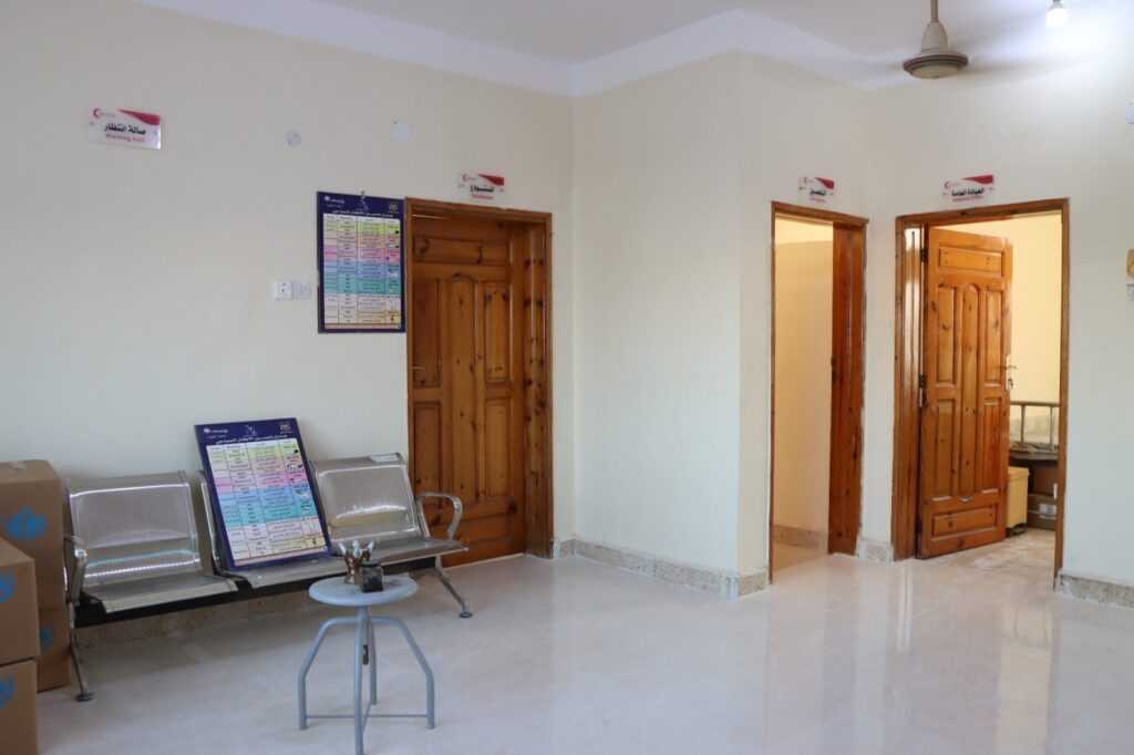 الهلال الأحمر الاماراتي يواصل مشاريعه الإنسانية ببناء مركز الولادة بحظاتهم وصيانة مركز المصينعة الطبي"صور" الهلال الأحمر الاماراتي يواصل مشاريعه الإنسانية ببناء مركز الولادة بحظاتهم وصيانة مركز المصينعة الطبي"صور"