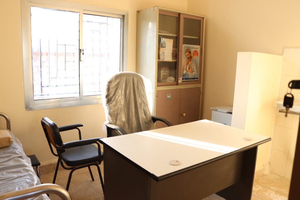 الهلال الأحمر الاماراتي يواصل مشاريعه الإنسانية ببناء مركز الولادة بحظاتهم وصيانة مركز المصينعة الطبي"صور" الهلال الأحمر الاماراتي يواصل مشاريعه الإنسانية ببناء مركز الولادة بحظاتهم وصيانة مركز المصينعة الطبي"صور"