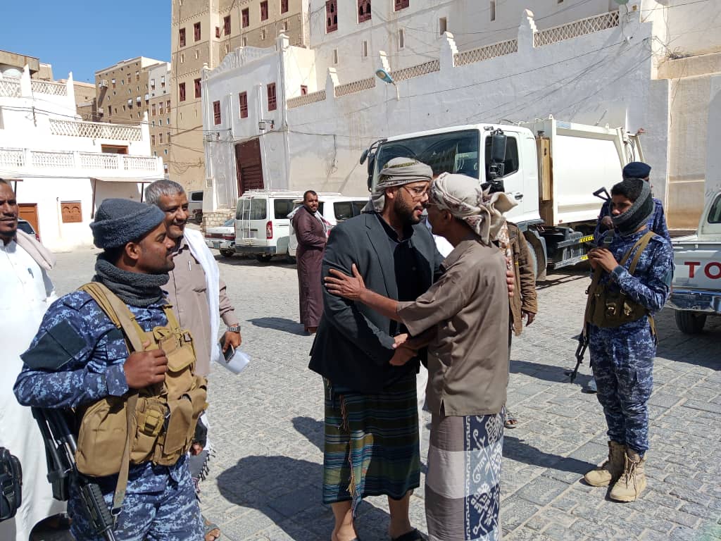 فريق التواصل والوعي السياسي للمجلس الانتقالي الجنوبي ينهي زيارته للهيئة التنفيذية بمديرية شبام "شاهد الصور" فريق التواصل والوعي السياسي للمجلس الانتقالي الجنوبي ينهي زيارته للهيئة التنفيذية بمديرية شبام "شاهد الصور"