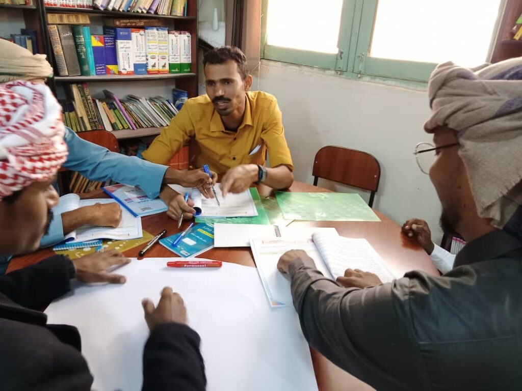 تدشين البرنامج التدريبي للمعلمين لتنفيذ حصص القراءة الإثرائية للصفوف الاوليه (١ــ٣) بمديريتي زمخ ومنوخ وحجر الصيعر تدشين البرنامج التدريبي للمعلمين لتنفيذ حصص القراءة الإثرائية للصفوف الاوليه (١ــ٣) بمديريتي زمخ ومنوخ وحجر الصيعر