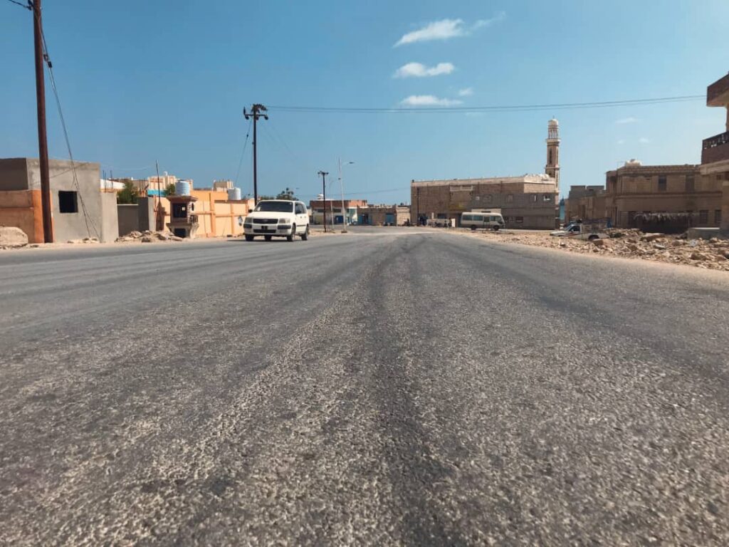 بتوجيهات من السلطة المحلية بالمديرية وبجهود مكتب الأشغال العامة أنطلقت حملة تنظيف الشوارع الرئيسية بالمديرية بتوجيهات من السلطة المحلية بالمديرية وبجهود مكتب الأشغال العامة أنطلقت حملة تنظيف الشوارع الرئيسية بالمديرية