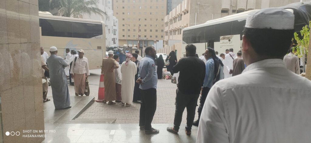 طلائع حملة "الاجازه النصفية" التي تفوجها وكالة سماء الحرمين للسفريات والسياحة تصل محل اقامتها في مكة المكرمة وسط استقبال وترحيب من ادارة الوكالة طلائع حملة "الاجازه النصفية" التي تفوجها وكالة سماء الحرمين للسفريات والسياحة تصل محل اقامتها في مكة المكرمة وسط استقبال وترحيب من ادارة الوكالة