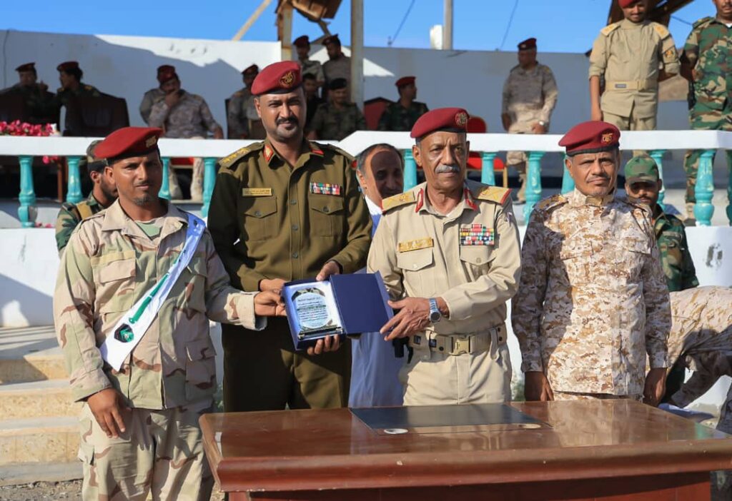 قائد المنطقة العسكرية الثانية يدشن المرحلة الأولى من العام التدريبي الجديد ٢٠٢٥م بمعسكر الكتيبة الخاصة في المكلا "صور" قائد المنطقة العسكرية الثانية يدشن المرحلة الأولى من العام التدريبي الجديد ٢٠٢٥م بمعسكر الكتيبة الخاصة في المكلا "صور"
