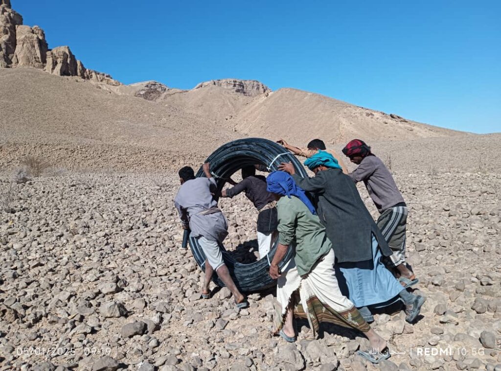 الشيخ باكريت يحل معاناة أبناء منطقة توفد في مديرية دهر الشيخ باكريت يحل معاناة أبناء منطقة توفد في مديرية دهر