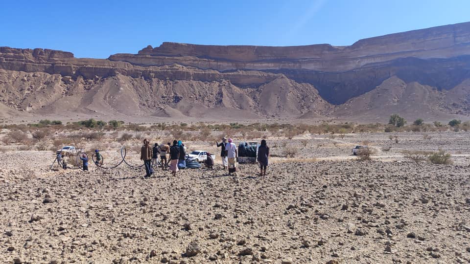 الشيخ باكريت يحل معاناة أبناء منطقة توفد في مديرية دهر الشيخ باكريت يحل معاناة أبناء منطقة توفد في مديرية دهر