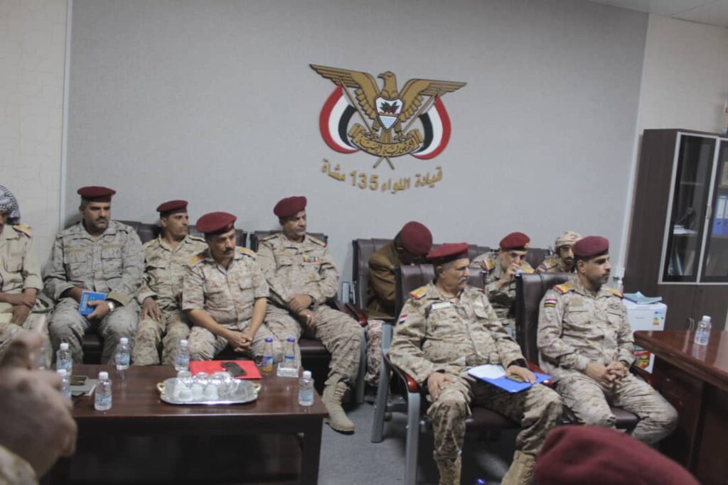 استكمال عملية دور الاستلام والتسليم بين القائد السلف والخلف لقيادة اللواء 135مشاه "شاهد الصور" استكمال عملية دور الاستلام والتسليم بين القائد السلف والخلف لقيادة اللواء 135مشاه "شاهد الصور"