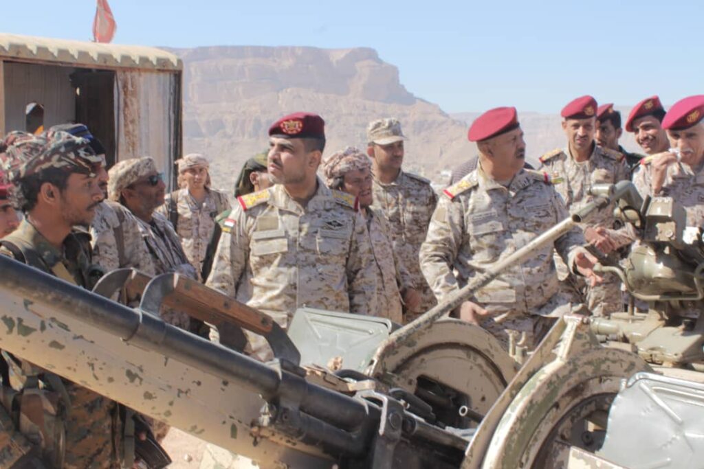 قائد المنطقة العسكربة الاولى يتفقد الجاهزية في عدد من المواقع العسكرية. قائد المنطقة العسكربة الاولى يتفقد الجاهزية في عدد من المواقع العسكرية.
