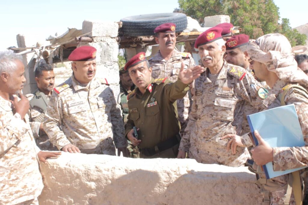 قائد المنطقة العسكربة الاولى يتفقد الجاهزية في عدد من المواقع العسكرية. قائد المنطقة العسكربة الاولى يتفقد الجاهزية في عدد من المواقع العسكرية.