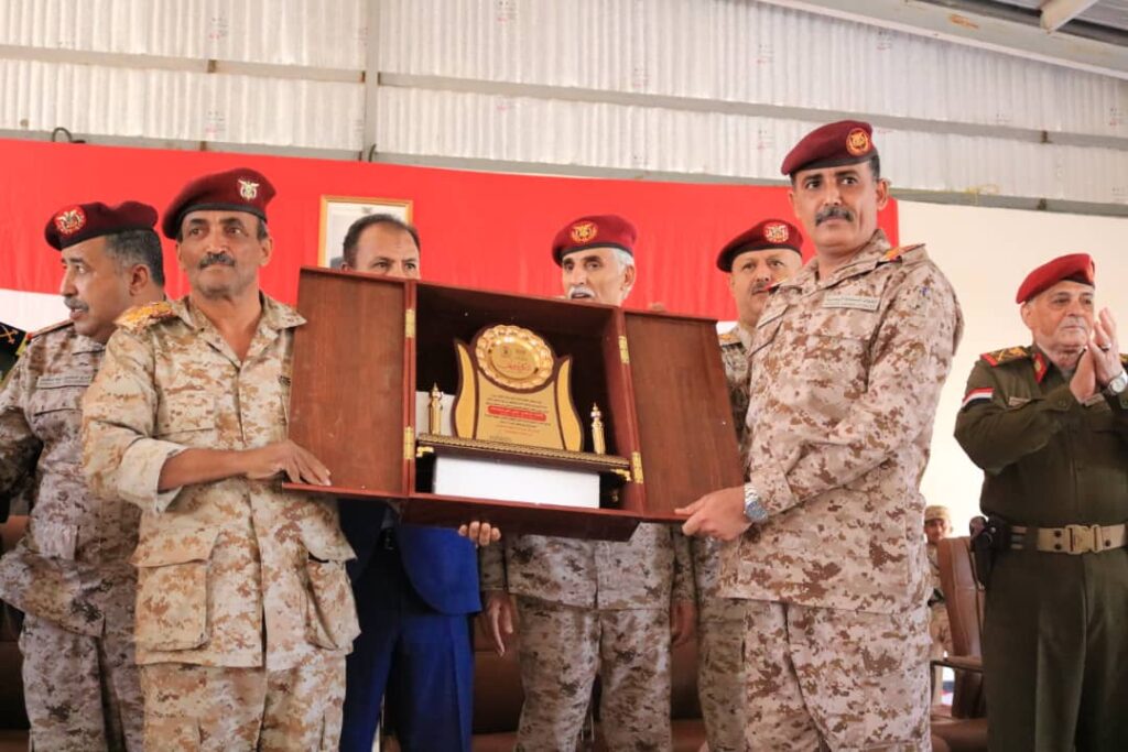 حفل خطابي وتكريمي بمناسبة انتهاء عملية الدور والتسليم بقيادة المنطقة العسكرية الاولى واللواء 37مدرع واللواء135مشاه "شاهد الصور" حفل خطابي وتكريمي بمناسبة انتهاء عملية الدور والتسليم بقيادة المنطقة العسكرية الاولى واللواء 37مدرع واللواء135مشاه "شاهد الصور"