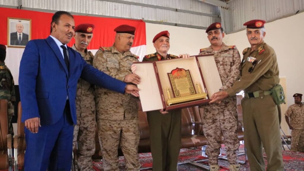 حفل خطابي وتكريمي بمناسبة انتهاء عملية الدور والتسليم بقيادة المنطقة العسكرية الاولى واللواء 37مدرع واللواء135مشاه "شاهد الصور" حفل خطابي وتكريمي بمناسبة انتهاء عملية الدور والتسليم بقيادة المنطقة العسكرية الاولى واللواء 37مدرع واللواء135مشاه "شاهد الصور"