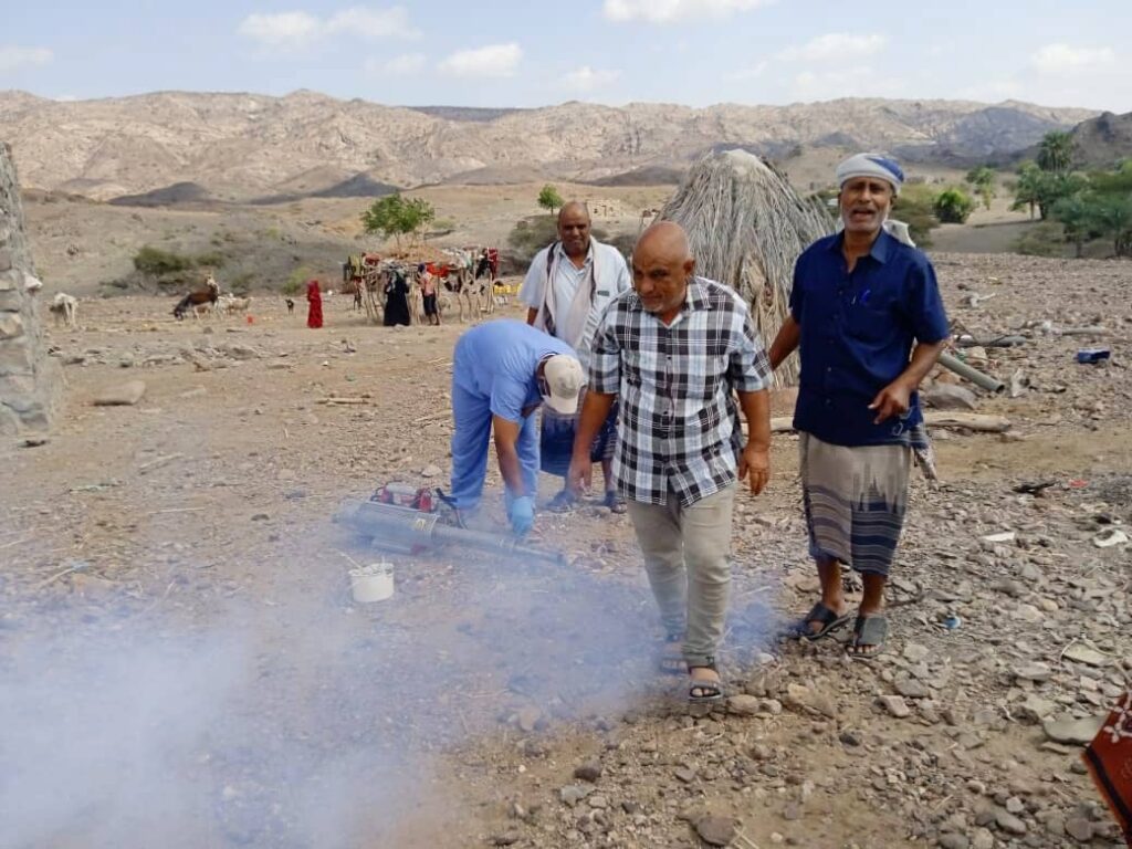 حملة رش ضبابي في قرى مركز الشط بمديرية المضاربة بلحج. حملة رش ضبابي في قرى مركز الشط بمديرية المضاربة بلحج.