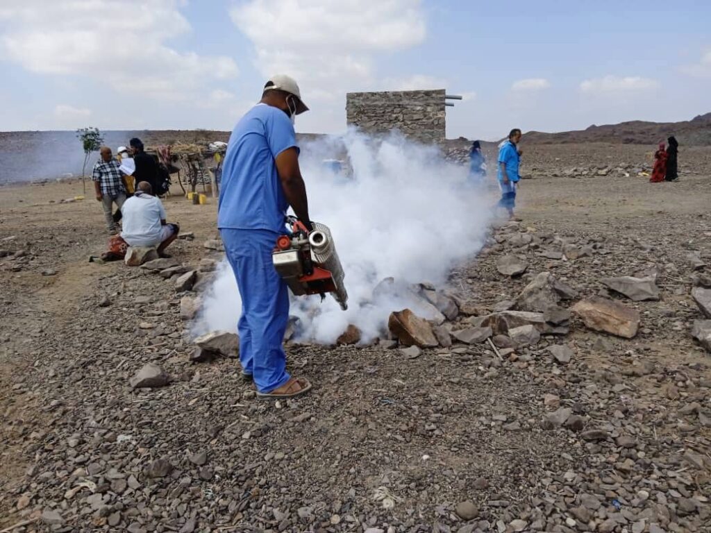 حملة رش ضبابي في قرى مركز الشط بمديرية المضاربة بلحج. حملة رش ضبابي في قرى مركز الشط بمديرية المضاربة بلحج.