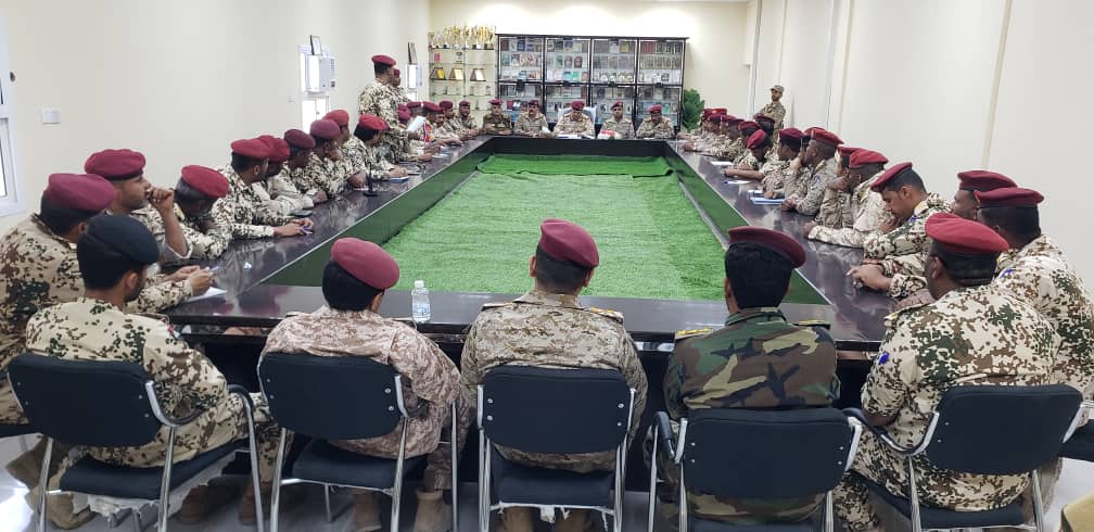 شاهد بالصور قائد المنطقه العسكرية الاولى يدشن اولى نزولاته الميدانيه بزيارة اللواء 101 شرطة جويه . شاهد بالصور قائد المنطقه العسكرية الاولى يدشن اولى نزولاته الميدانيه بزيارة اللواء 101 شرطة جويه .