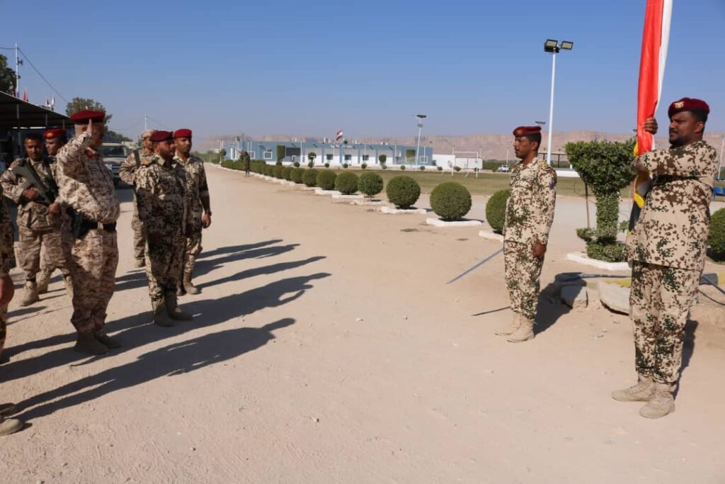 شاهد بالصور قائد المنطقه العسكرية الاولى يدشن اولى نزولاته الميدانيه بزيارة اللواء 101 شرطة جويه . شاهد بالصور قائد المنطقه العسكرية الاولى يدشن اولى نزولاته الميدانيه بزيارة اللواء 101 شرطة جويه .