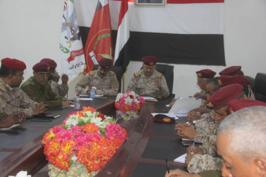 قائد المنطقه العسكرية الاولى قائد اللواء 37 مدرع يعقد اجتماع رؤساء الشعب وقادة كتائب المنطقة قائد المنطقه العسكرية الاولى قائد اللواء 37 مدرع يعقد اجتماع رؤساء الشعب وقادة كتائب المنطقة