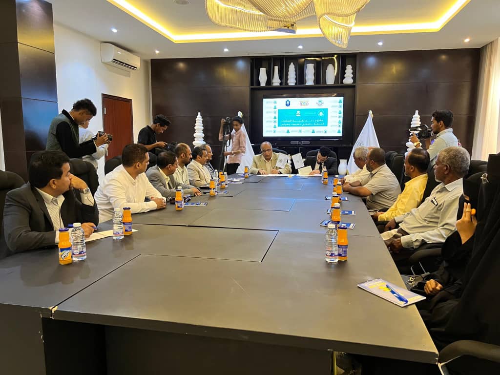 توقيع اتفاقية مشروع دعم تغذية السكنات الجامعية بجامعتي حضرموت وسيؤن بدعم وتمويل من مجلس حضرموت الوطني توقيع اتفاقية مشروع دعم تغذية السكنات الجامعية بجامعتي حضرموت وسيؤن بدعم وتمويل من مجلس حضرموت الوطني