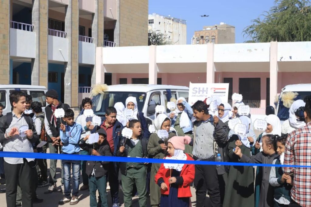 في إطار دعمها للفئات الضعيفة المتضررة من الحرب الدائرة الإنسانية تدعم ذوي الإعاقة في تعز بـ" باصات نقل" في إطار دعمها للفئات الضعيفة المتضررة من الحرب الدائرة الإنسانية تدعم ذوي الإعاقة في تعز بـ" باصات نقل"