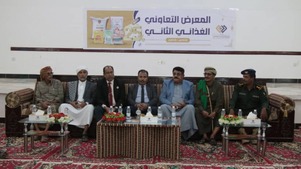 الوكيل العامري يدشن المعرض التعاوني الغذائي الثاني ويتفقد الاعمال في مشروع توسعة مستشفى بابكر بمديرية حورة ووادي العين الوكيل العامري يدشن المعرض التعاوني الغذائي الثاني ويتفقد الاعمال في مشروع توسعة مستشفى بابكر بمديرية حورة ووادي العين
