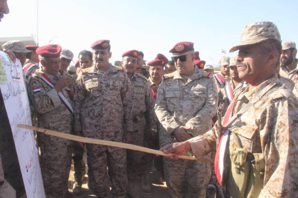 بالصور قائد المنطقة العسكرية الاولى اللواء الركن صالح الجعيملاني يدشن المرحلة الاولى من العام التدريبي والقتالي والاعداد المعنوي 2025م في اللواء 37 مدرع . بالصور قائد المنطقة العسكرية الاولى اللواء الركن صالح الجعيملاني يدشن المرحلة الاولى من العام التدريبي والقتالي والاعداد المعنوي 2025م في اللواء 37 مدرع .