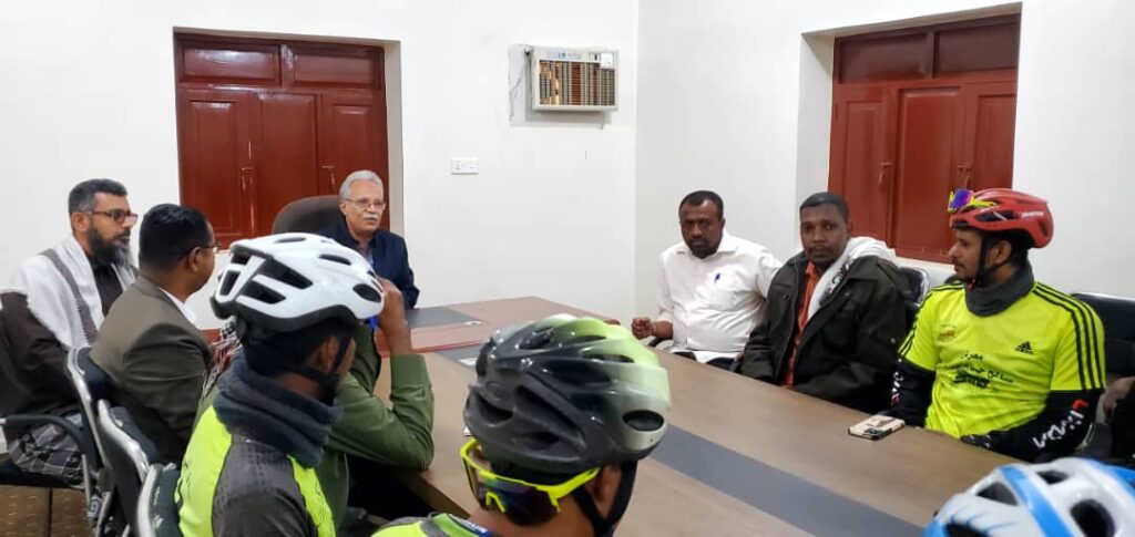 مدير عام دوعن يلتقي بعثة الدراجات بنادي البرق بتريم مدير عام دوعن يلتقي بعثة الدراجات بنادي البرق بتريم