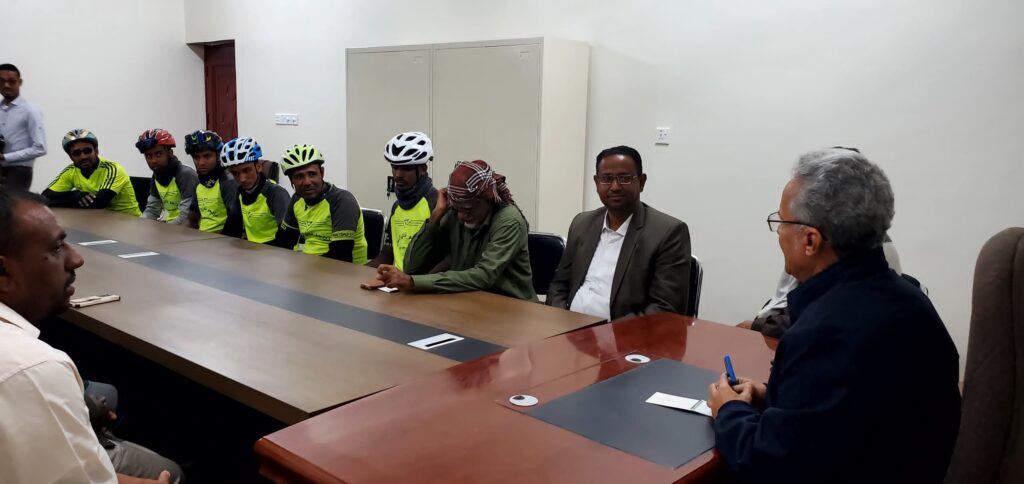 مدير عام دوعن يلتقي بعثة الدراجات بنادي البرق بتريم مدير عام دوعن يلتقي بعثة الدراجات بنادي البرق بتريم