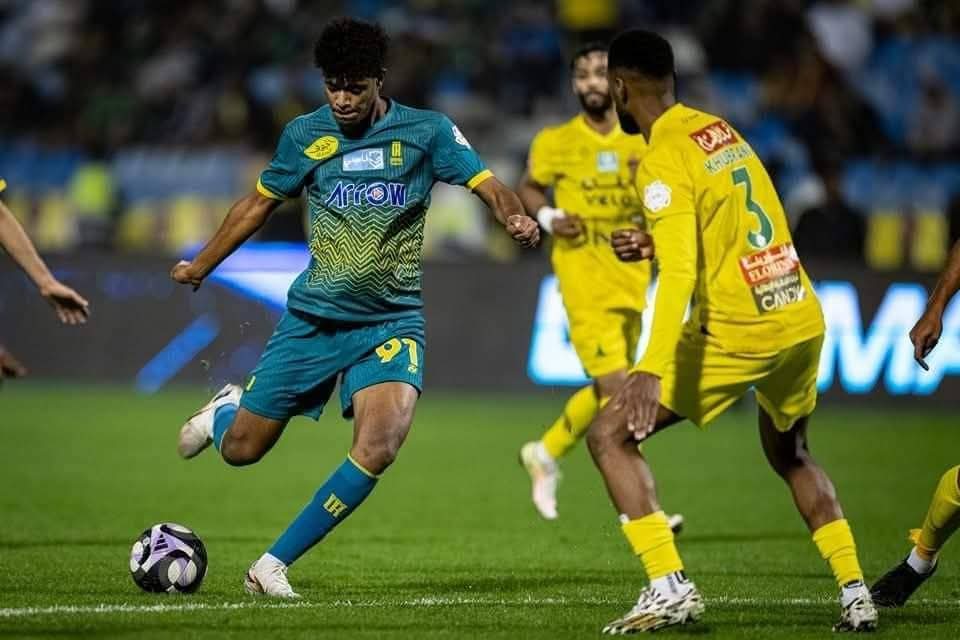 يعتبر كاول لاعب يمني حضرمي .. "عبدالعزيز مصنوم" يشارك في دوري روشن السعودي "صور" يعتبر كاول لاعب يمني حضرمي .. "عبدالعزيز مصنوم" يشارك في دوري روشن السعودي "صور"