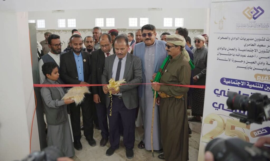 الوكيل العامري يفتتح المعرض التعاوني الغذائي الثاني بوادي العين الوكيل العامري يفتتح المعرض التعاوني الغذائي الثاني بوادي العين